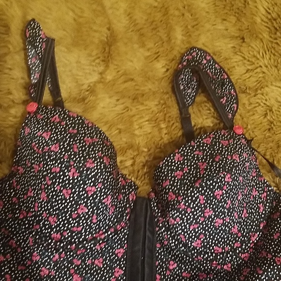 Kardashian Intimates - Picture 2 of 4